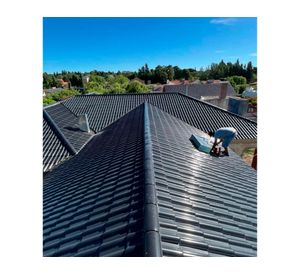 Teja de arcilla Premier 30.4x44.3 cm satinado