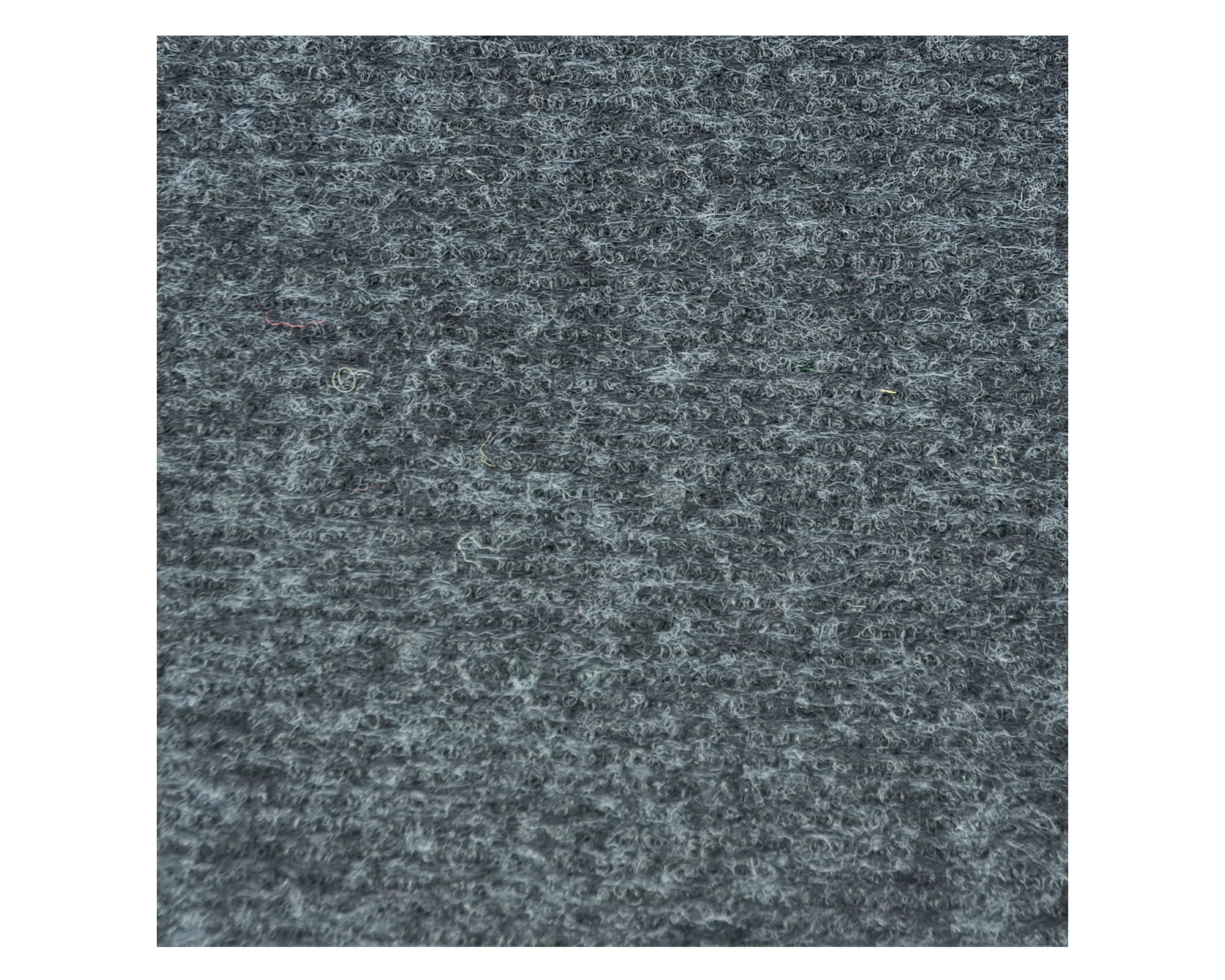 Alfombra cubrepiso con goma gris 1m2
