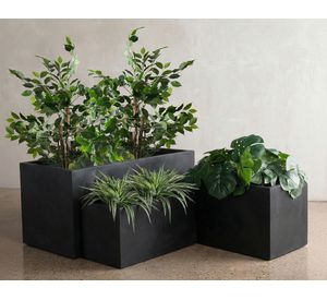 Macetero Patagonia medio negro 30x30.5x59 cm