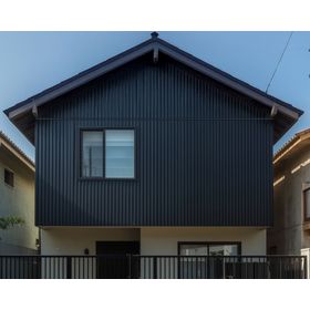 Panel aislante Crown Plus negro 37.34x240 cm