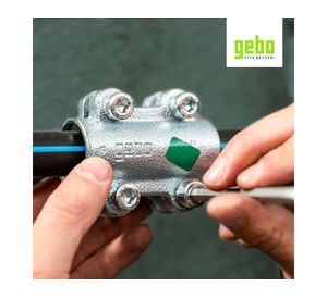 Abrazadera corta para tubo plástico 25 mm