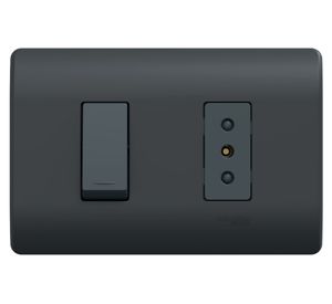 Placa Genesis armada con interruptor 9 12 + toma corriente 10 A 250 V black