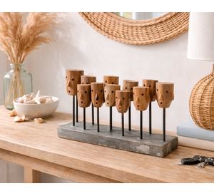 Figura decorativa multimáscaras café