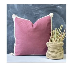 Cojín Pantone 4995 Ciruela 60x60 cm