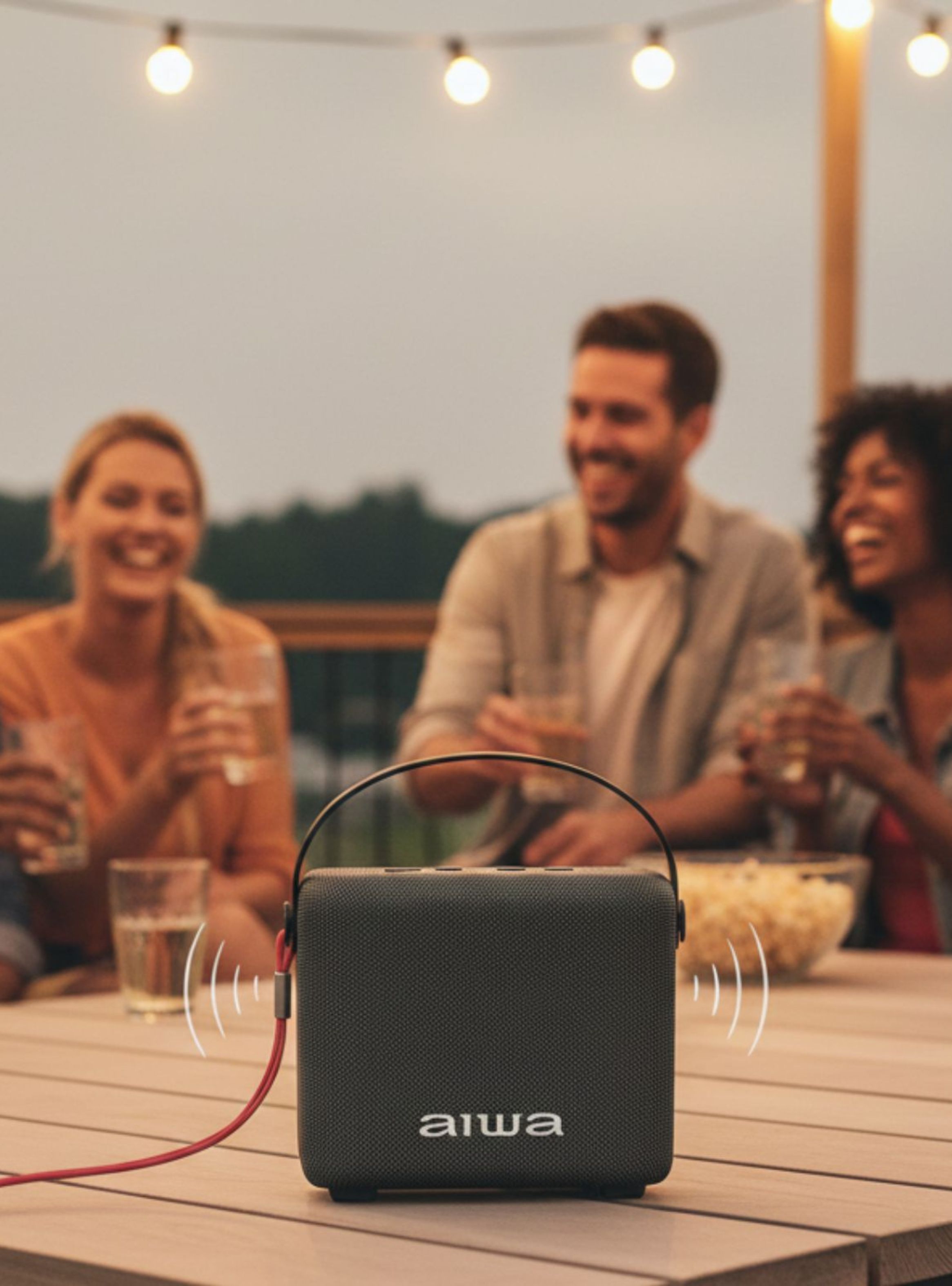 Parlante Bluetooth Portátil Negro Aiwa 7w Con Luz AWSS70BT a $19.990